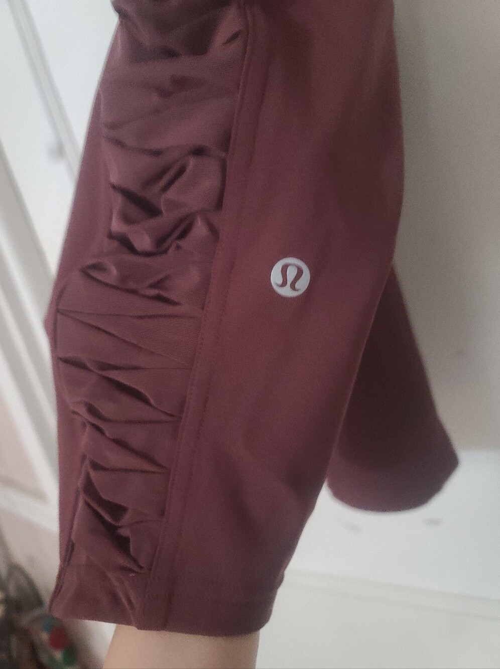 lululemon maroon athletic leggings with visible care tag